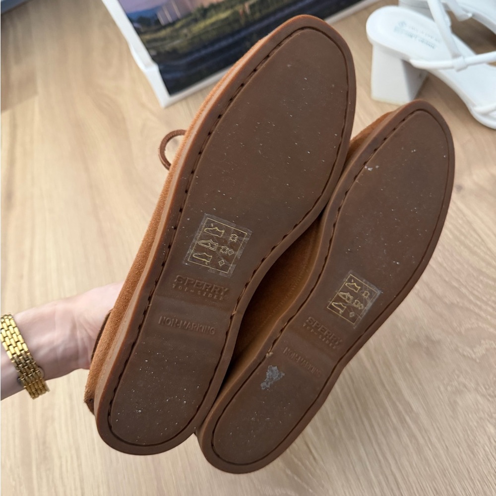 Sperry x Aritzia Suede Brown Boat Shoes - Picture 2 of 2